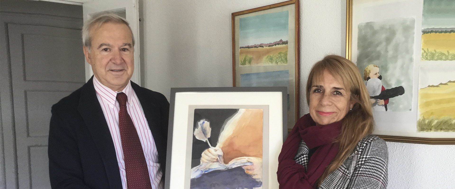 Doña Teresa Muñoz dona a la fundación una pintura realizada para el V Centenario del Nacimiento de Santa Teresa de Jesús