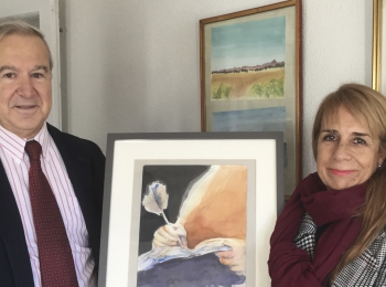 Doña Teresa Muñoz dona a la fundación una pintura realizada para el V Centenario del Nacimiento de Santa Teresa de Jesús
